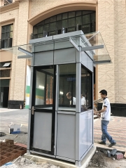 銀白色鋼結(jié)構(gòu)保安亭